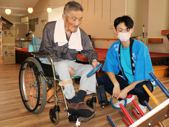 8月20日に施設内で夏祭りを開催しました
